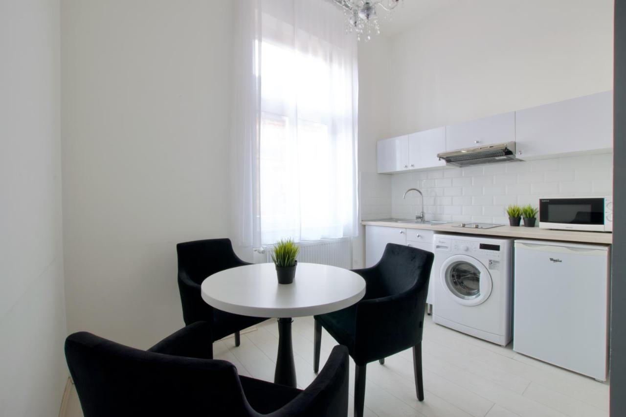 Premium Apartments By Hi5 - Astoria Square Budapest Bagian luar foto